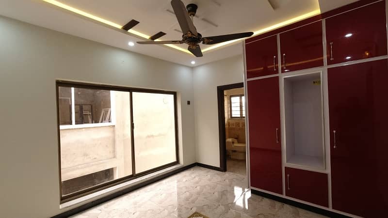 Looking For A On Excellent Location House In Rawalpindi 20