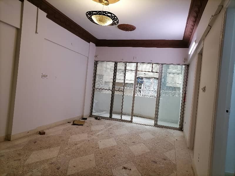 In Gulshan-e-Iqbal - Block 13-D2 Of Karachi, A 1700 Square Feet Flat Is Available 1