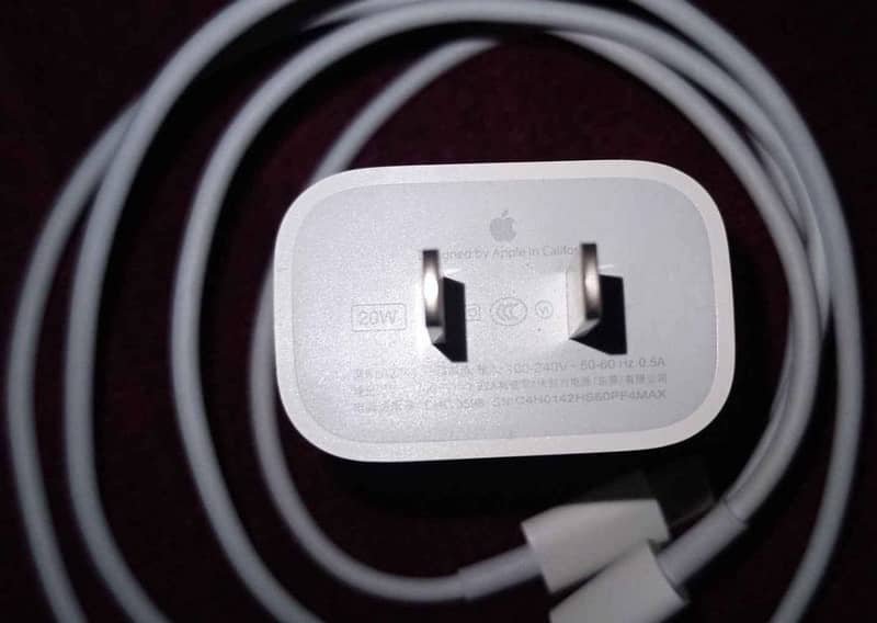 iphone Original 20Wt charger 1