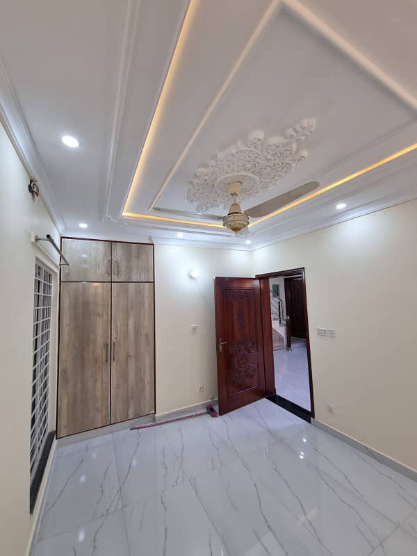 Near Sharif Medical 5 Marla Brand New House For Sale. 11