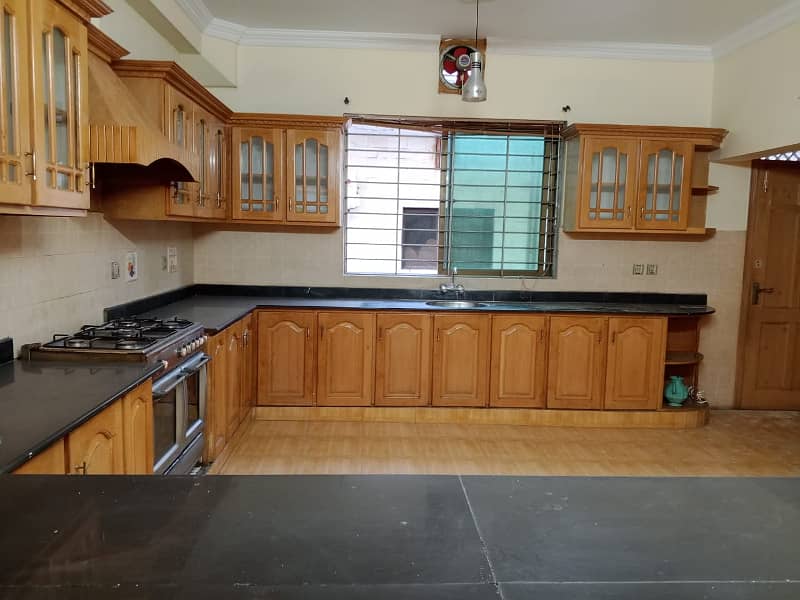 Upper portion available for rent in f11 size 20marla 3bedroom with attached bathroom 9