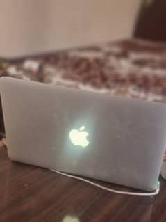 apple macbook air i5 silver body 2011 with window 8.1 pro installed