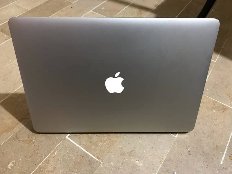 Apple Macbook Pro 2015 (15inch) 1