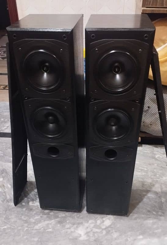 5x Tower Speakers Floor speakers and Subwoofer 2