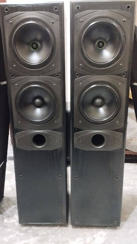 5x Tower Speakers Floor speakers and Subwoofer 4