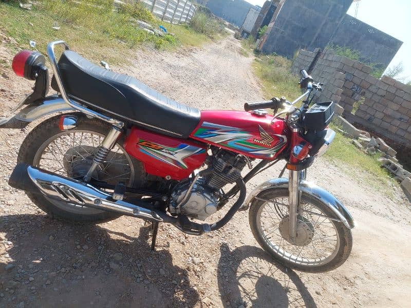 Honda 125 For Sale ( Almost Brand New) 2