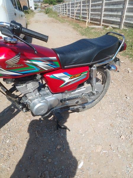 Honda 125 For Sale ( Almost Brand New) 4