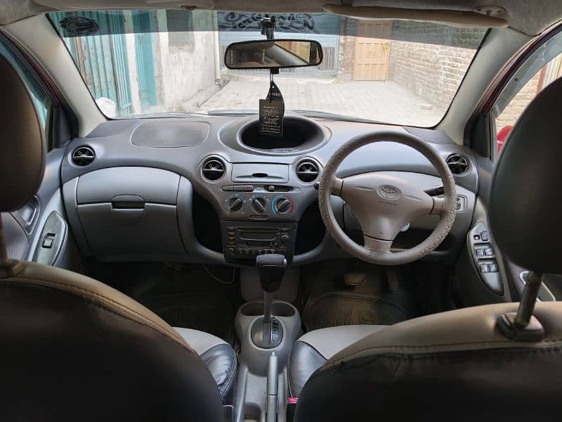 Toyota Vitz 2001 4