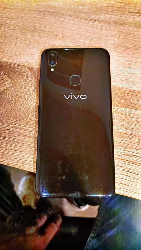 VIVO V9 4/64 1