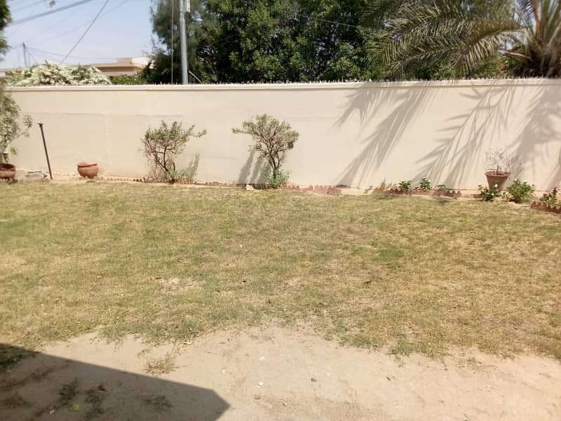 Defence Phase 5 1000 Yards 8 Bed Bungalow for Rent 21