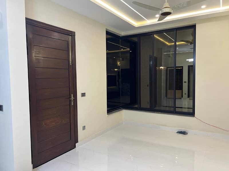 5 MARLA BRAND NEW HOUSE FOR SALE IN PARK VIEW CITY LAHORE 5