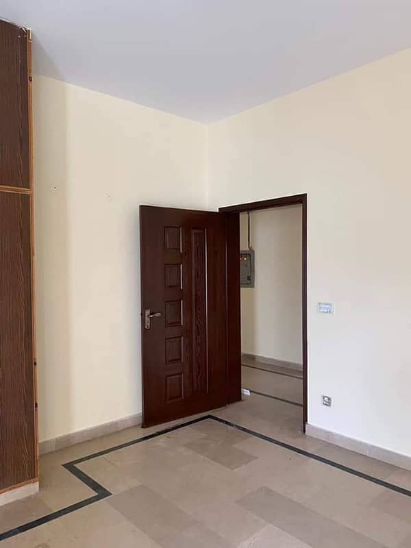 1 kanal beautiful house available for sale in johar town 28