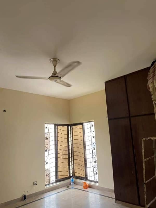 1 kanal beautiful house available for sale in johar town 33