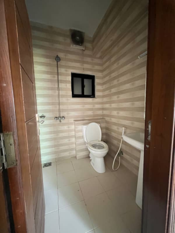 890 sf flat for sale at main kalma chok 3