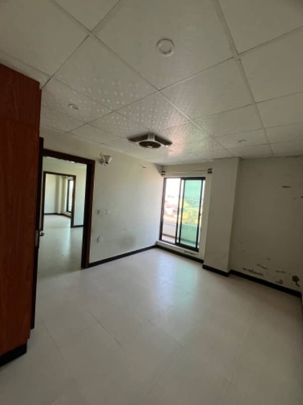 890 sf flat for sale at main kalma chok 4