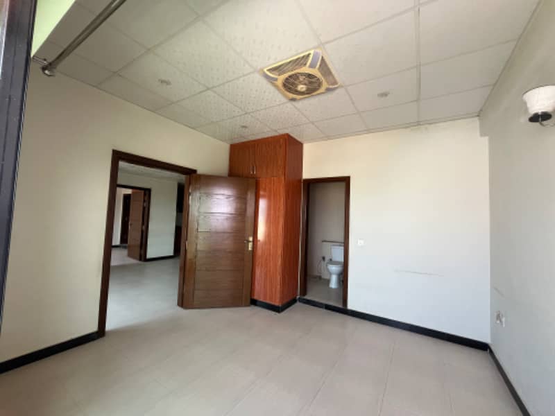 890 sf flat for sale at main kalma chok 6