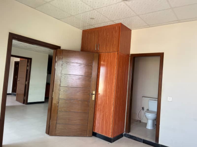 890 sf flat for sale at main kalma chok 7