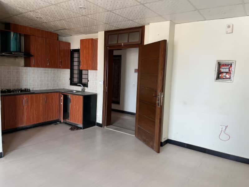 890 sf flat for sale at main kalma chok 11