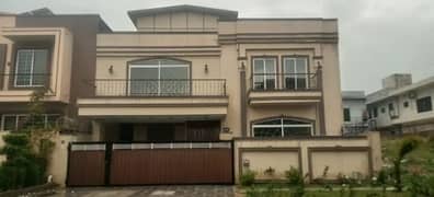 14marla ful house avelebal for rent