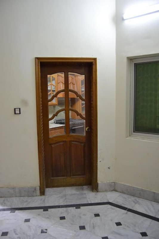 Triple storey house on Range Road Rawalpindi 14