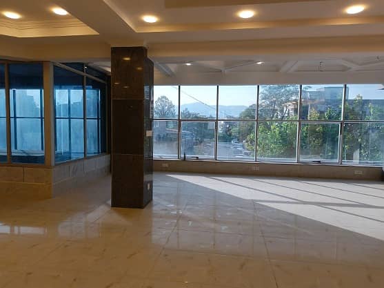 Luxury Commercial Space For Rent - Ideal For Corporate Headquarters 2