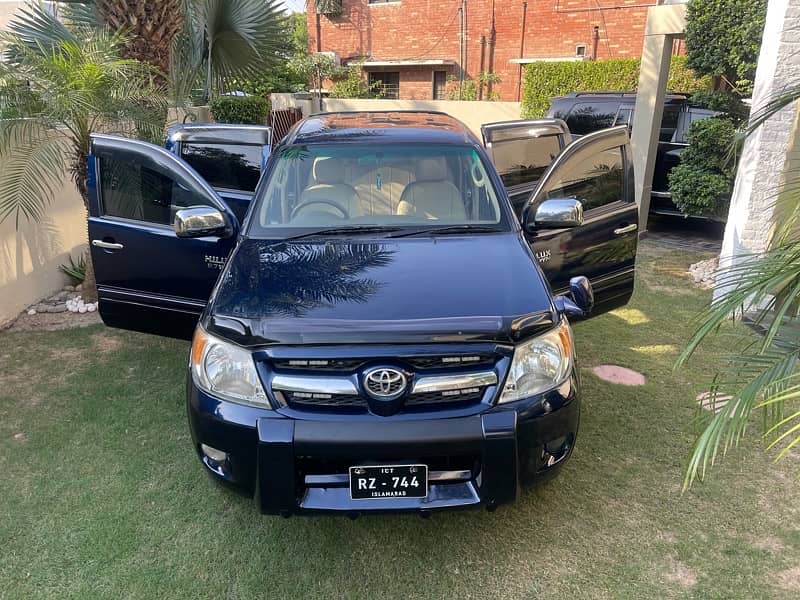 Toyota  Vigo Thai model 2008 import 2012 register 2014 see in DHA 7