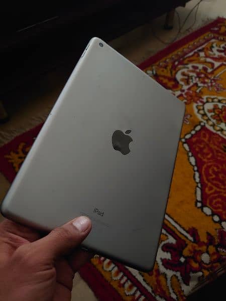 ipad 6th generation 32 GB 1