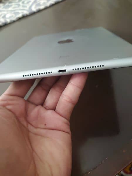 ipad 6th generation 32 GB 5