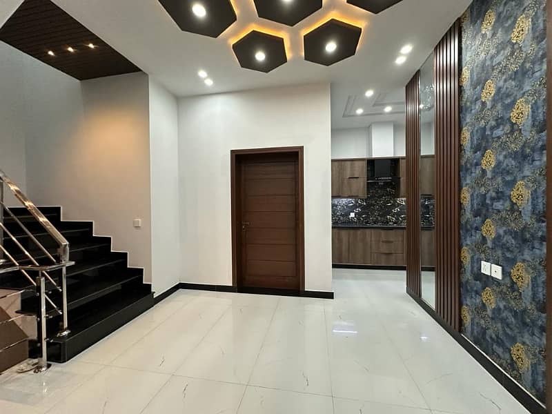 Centrally Located House Available In Bahria Town - Umar Block For sale 6