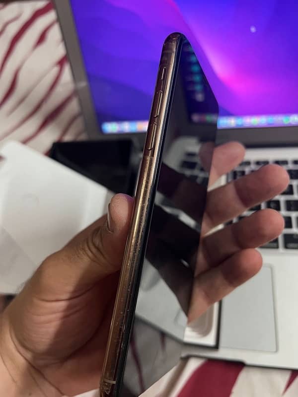 iPhone 11 pro max 64gb 4