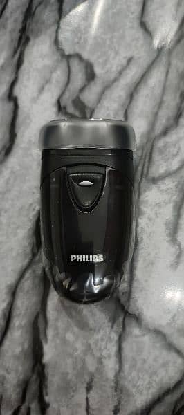 PHILLIPS ELECTRIC SHAVER PLUS 1