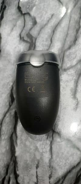 PHILLIPS ELECTRIC SHAVER PLUS 4