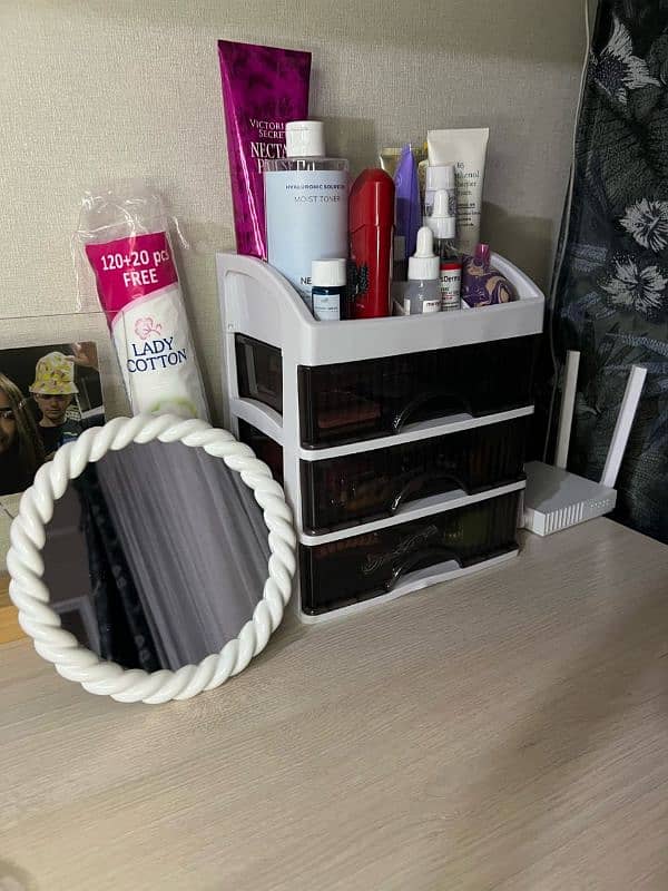 Makeup Organizer 1