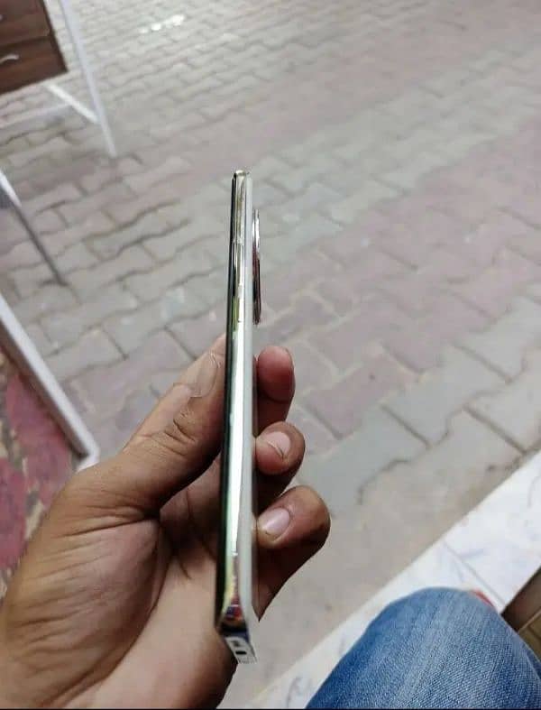 Vivo v30e Full Box Full warnty k sat  ha Bilkul New ha. Cal. 03042866286 2