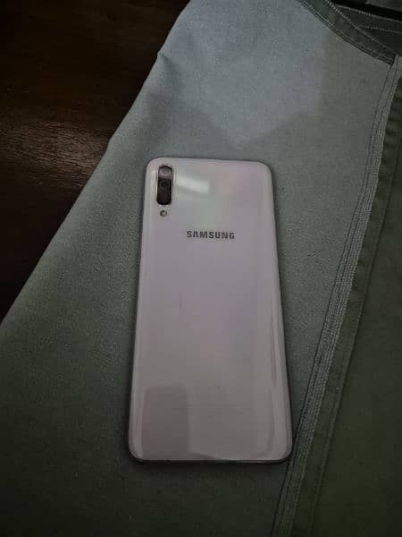 Samsung Galaxy A70 1