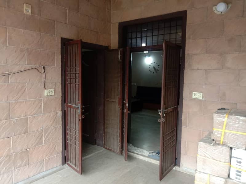 10 MARLA TRIPLE STORY HOUSE FOR SALE AT THE PRIME LOCATION OF TOWNSHIP LAHORE 18