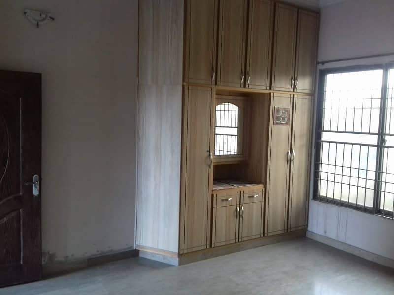 10 MARLA TRIPLE STORY HOUSE FOR SALE AT THE PRIME LOCATION OF TOWNSHIP LAHORE 27