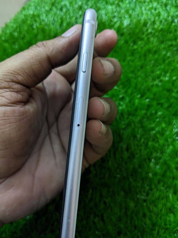 iphone SE 2020 same as 11 pro Inside working ok no pta 2