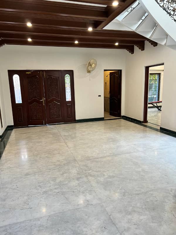 2 Kanal Old House For Sale In A Prime Location Of Q Block 10