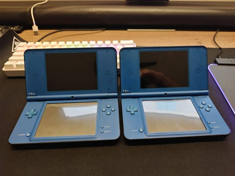 Nintendo DSi XL in Excellent Condition. jailbreak. 0