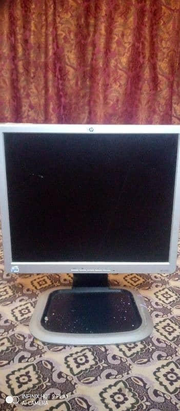 Lenovo computer HP 17 in monitor 7