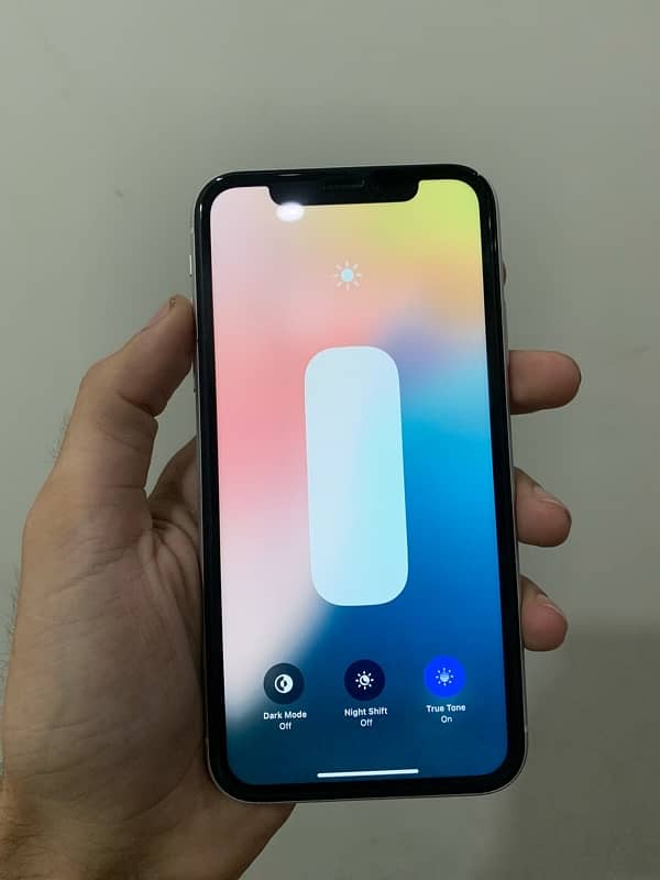 iphone xr 64gb jv 10/10 condition all okay 88 health. 1