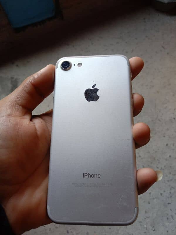 I phone 7 128gb non pta all OK onliye sall 4