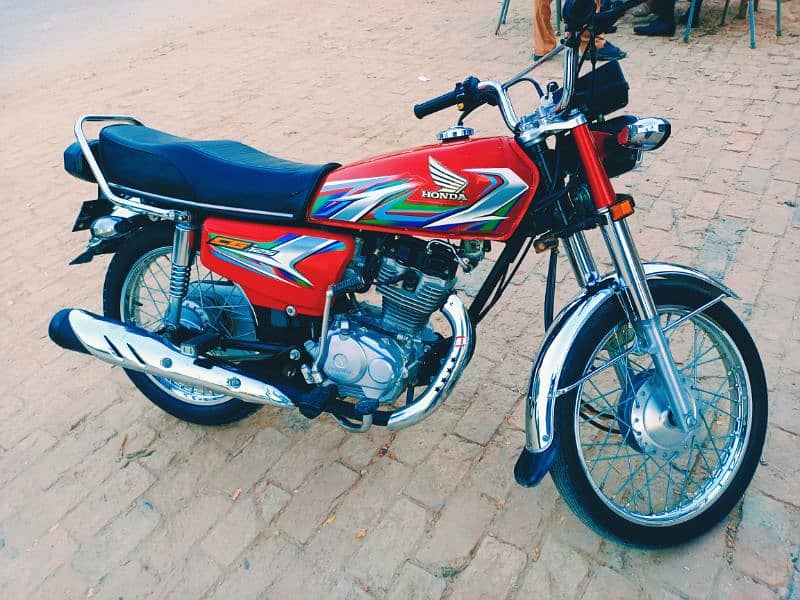 Honda CG125 2023 10/10 New Condition Punjab Number 2