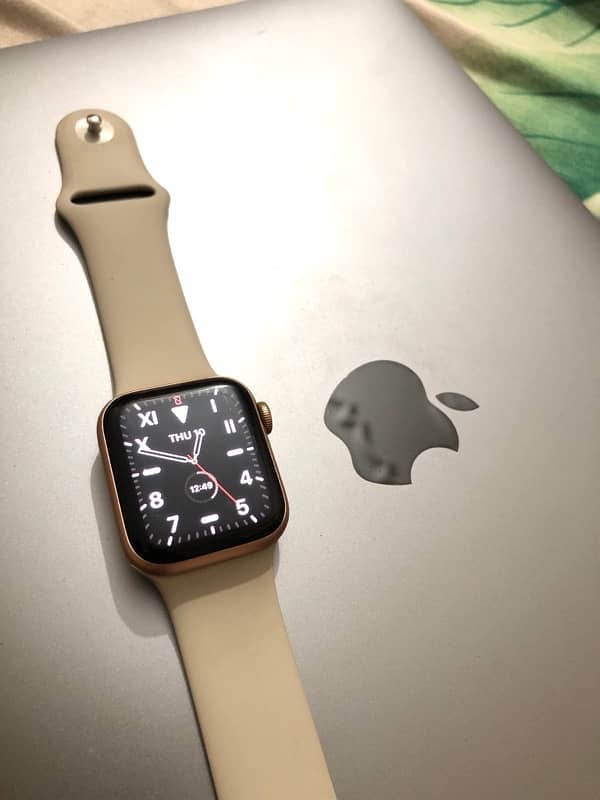 Apple watch 2020 SE 40” mm 1