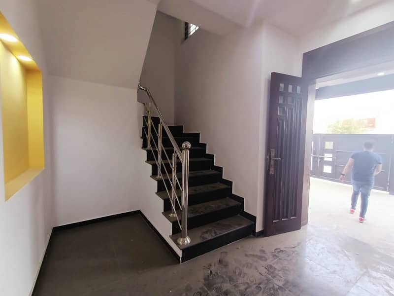 A Spacious Prime Location 10 Marla House In Jubilee Town 1