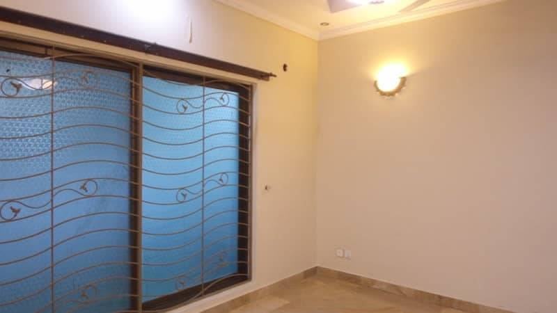 Prime Location House Of 10 Marla In Jubilee Town For rent 3