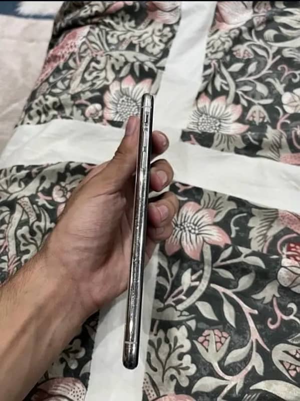 I phone xs max 64 gb 2