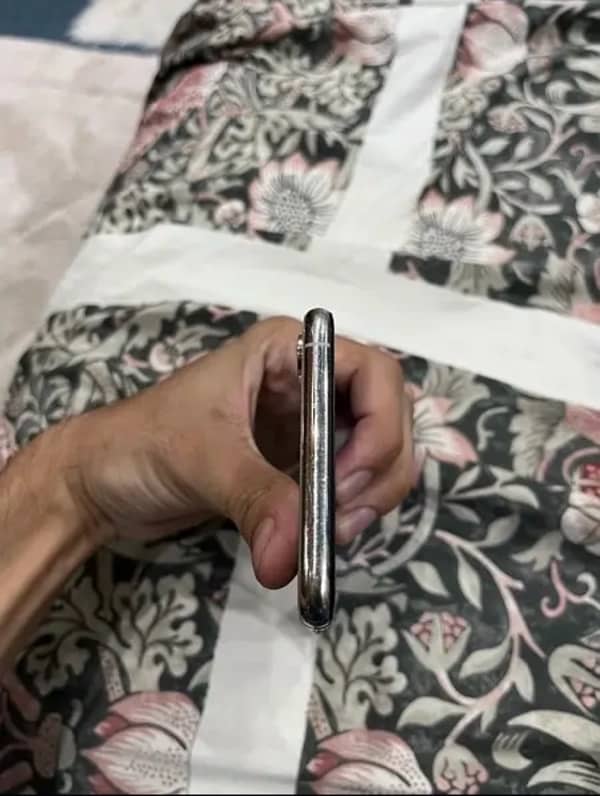 I phone xs max 64 gb 3