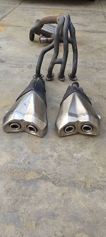 Kawasaki Z1000 Full Exhaust System in new condition almost. Headers 1